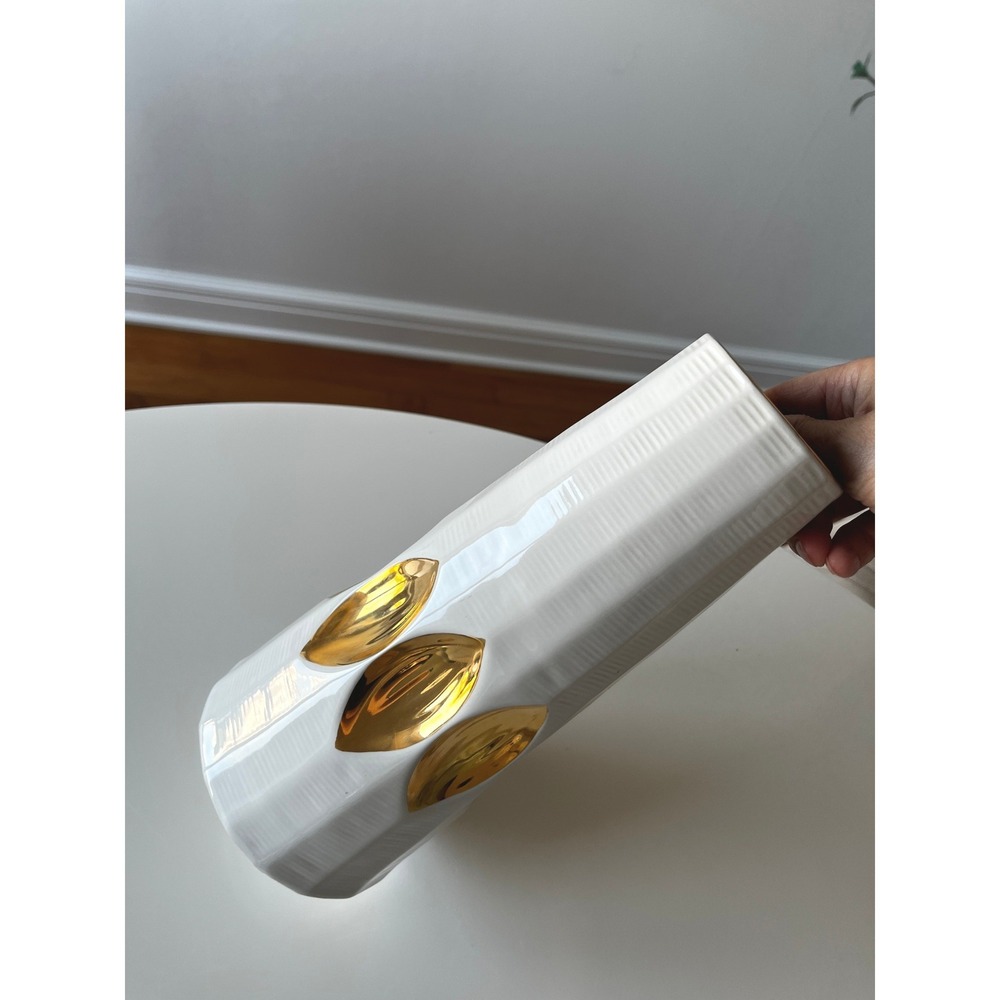 Jonathan Adler Fontana Vase Made in Peru White Textured Gold Accents Handmade - Picture 5 of 9